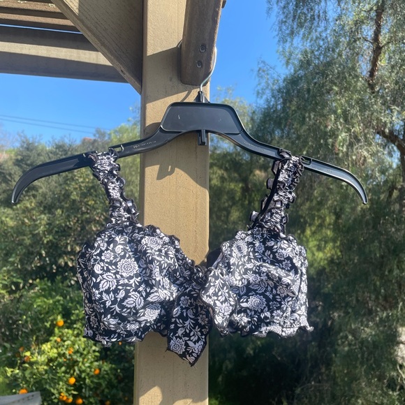 Black & white floral bikini top xs/s - Picture 4 of 5